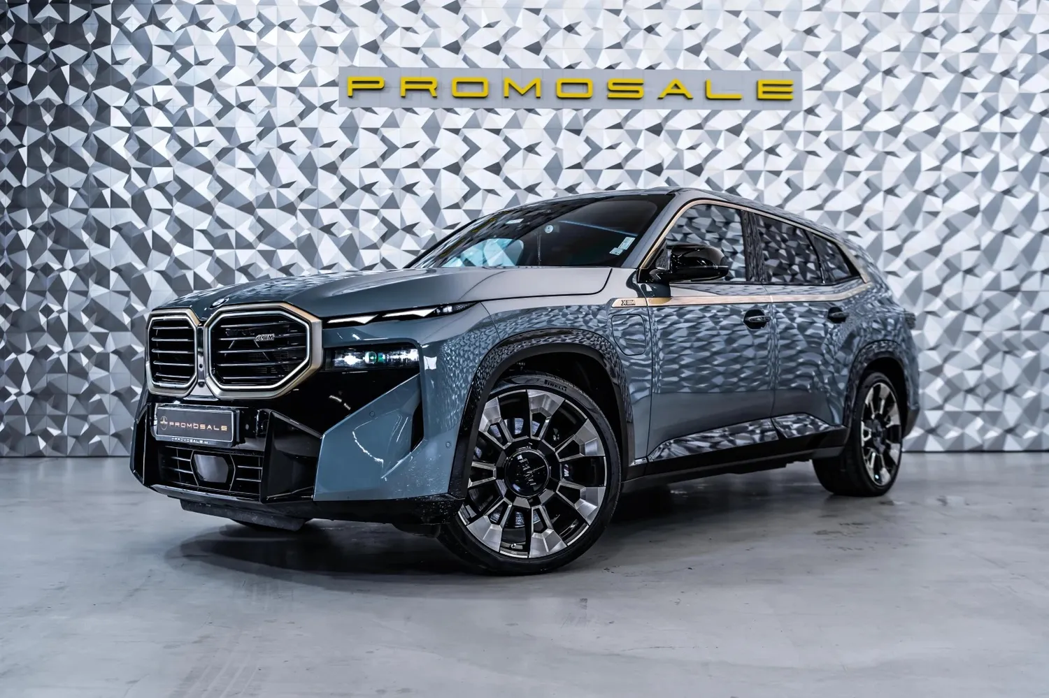 BMW   XM xDrive* Bowers&Wilkins* 360